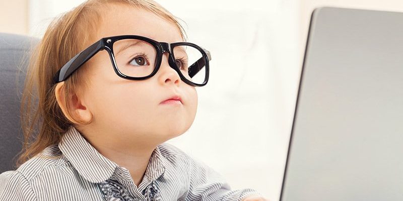 Dũng sĩ bảo vệ mắt cho trẻ khi học online