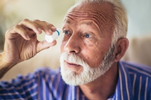 Cách Chăm Sóc Mắt Đúng Cách Cho Người Ở Độ Tuổi Trên 60