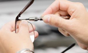 Sửa Gọng Kính Bị Lỏng Tại Nhà: Hướng Dẫn Chi Tiết & Mẹo Hay